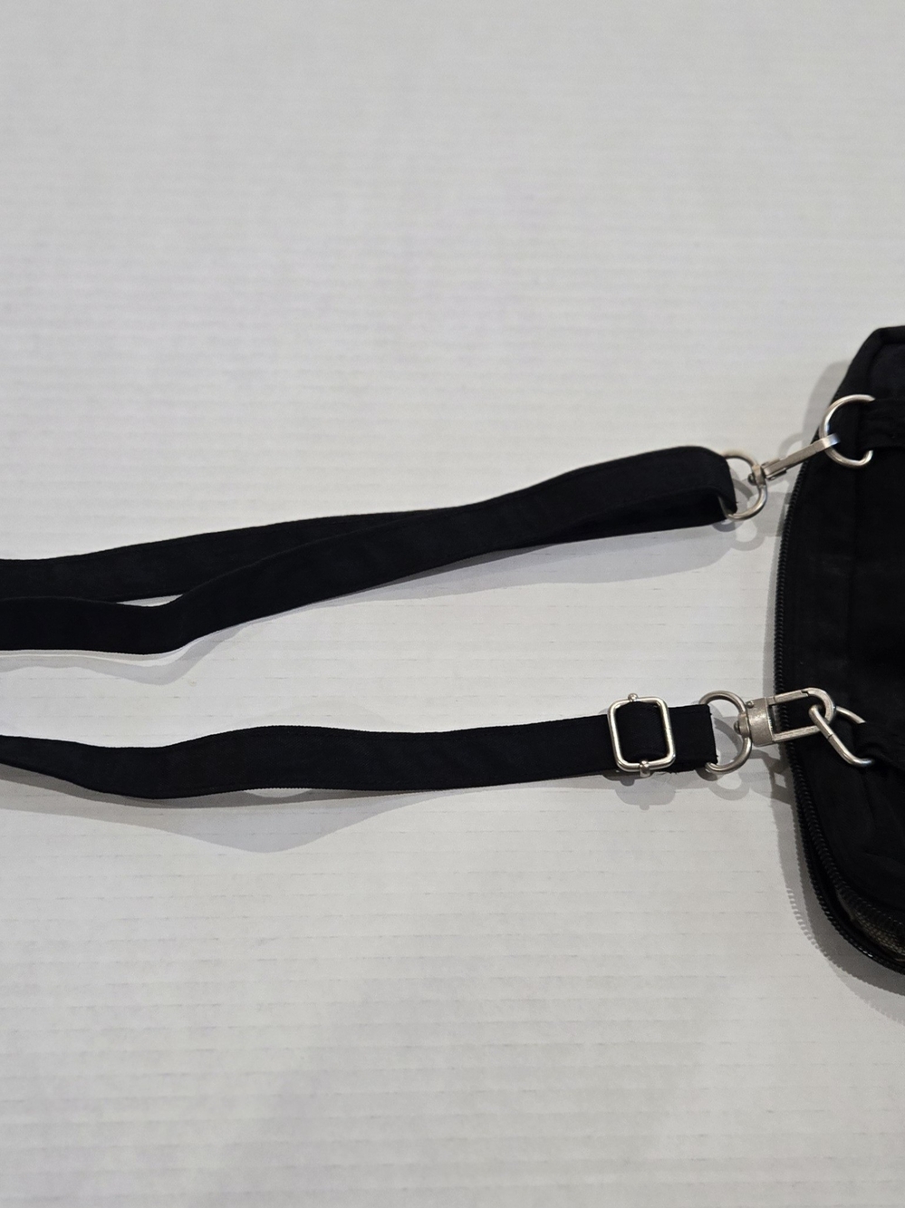 Baggallini Black Men's Messenger Crossbody Bag - Picture 3 of 8